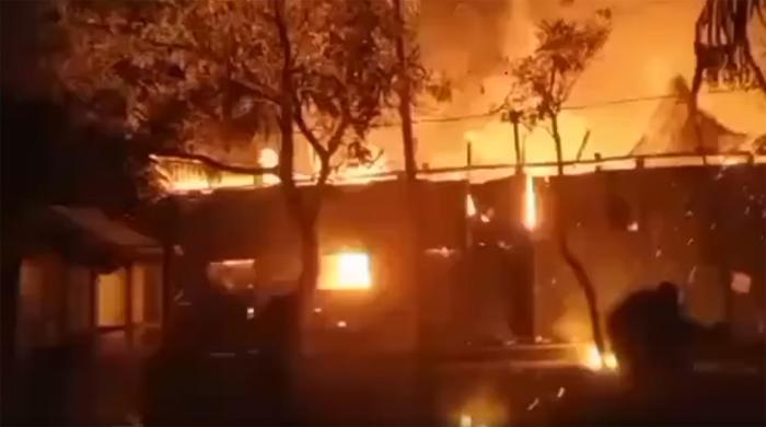 গাইবান্ধায় ধূপ জ্বালাতে গিয়ে পুড়ে ছাই হলো গোয়াল ঘরসহ ৪ বাড়ি