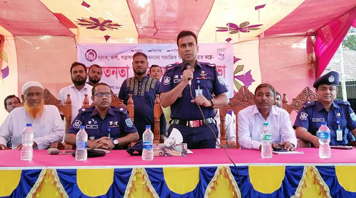 ফুলছড়ির চরাঞ্চলে অপরাধ নিরোধে পুলিশের সচেতনতামূলক সভা