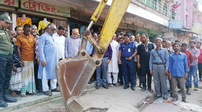 কাউনিয়া থানা রোডের ড্রেন নির্মান কাজের উদ্বোধন