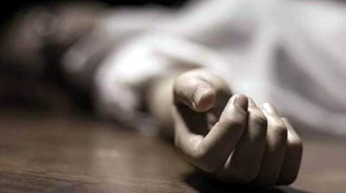 ঘরের দরজা ভেঙে এক শিশুর ঝুলন্ত মরদেহ উদ্ধার