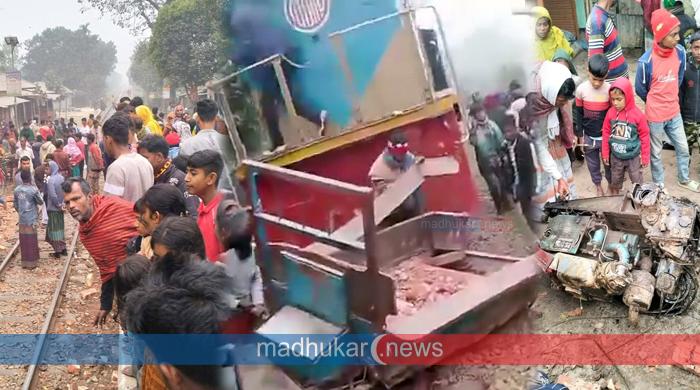 গোবিন্দগঞ্জে অরক্ষিত ক্রসিংয়ে করতোয়া এক্সপ্রেসের ধাক্কা, দুমড়েমুচড়ে গেল ট্রলি