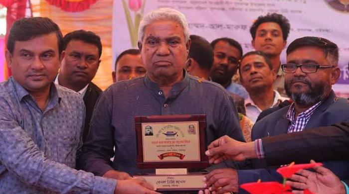 জেলা পরিষদ চেয়ারম্যানকে বেলকা কলেজের সংবর্ধনা