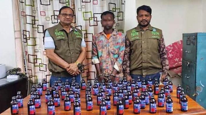 সুপারিভর্তি বস্তায় মিললো ফেনসিডিল, কারবারি গ্রেফতার