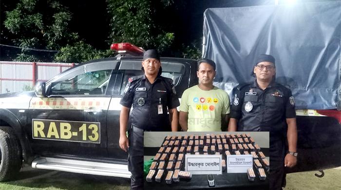 গোবিন্দগঞ্জে ৮ হাজার ৮৮৪ টাপেন্টাডল মাদকসহ গ্রেফতার ১ গোবিন্দগঞ্জে ৮ হাজার ৮৮৪ টাপেন্টাডল মাদকসহ গ্রেফতার ১