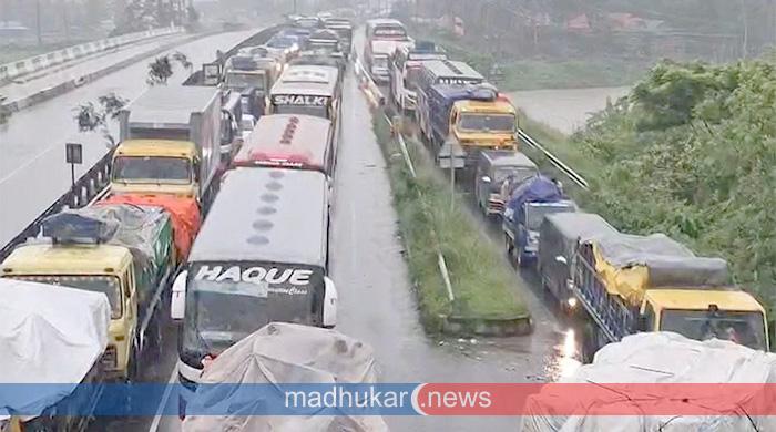 ঢাকা-টাঙ্গাইল মহাসড়কে ৪০ কিলোমিটার যানজট, ভোগান্তিতে যাত্রীরা