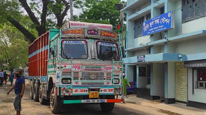  কাঁচামরিচ আমদানি শুরু হিলি বন্দর দিয়ে