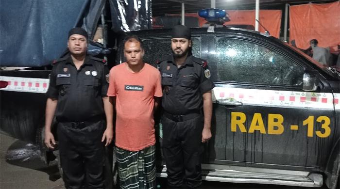 গাইবান্ধায় বিদেশি মদসহ যুবক গ্রেফতার