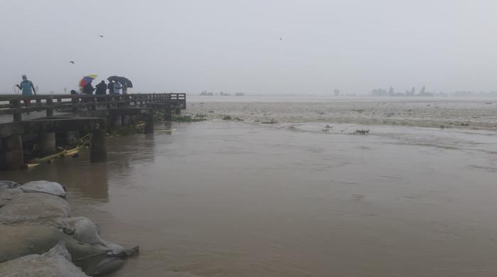 কুড়িগ্রামে পানির তোড়ে দেবে গেছে আরসিসি অংশের ৩০ মিটার স্পার