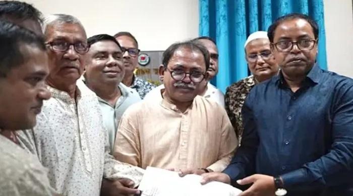 মনোনয়নপত্র জমা দিলেন বিএনপির প্রার্থী মির্জা ফয়সল মনোনয়নপত্র জমা দিলেন বিএনপির প্রার্থী মির্জা ফয়সল