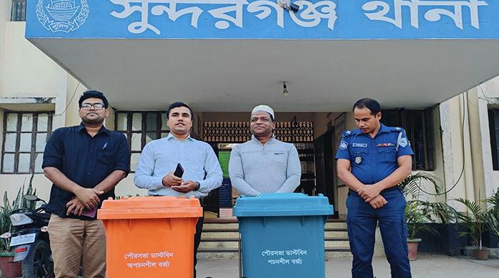 সুন্দরগঞ্জ পৌরসভার প্রতিষ্ঠানে প্যাডেলবিন বিতরণ 