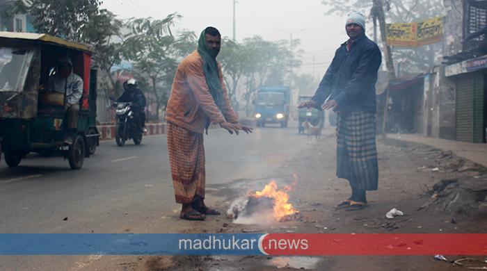 ঘন কুয়াশা ও তীব্র ঠান্ডায় বিপর্যস্ত গাইবান্ধা