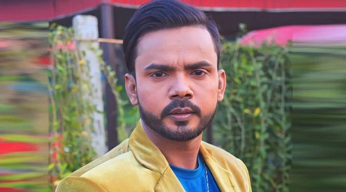 যে কারণে লাইভে আসছেন হিরো আলম