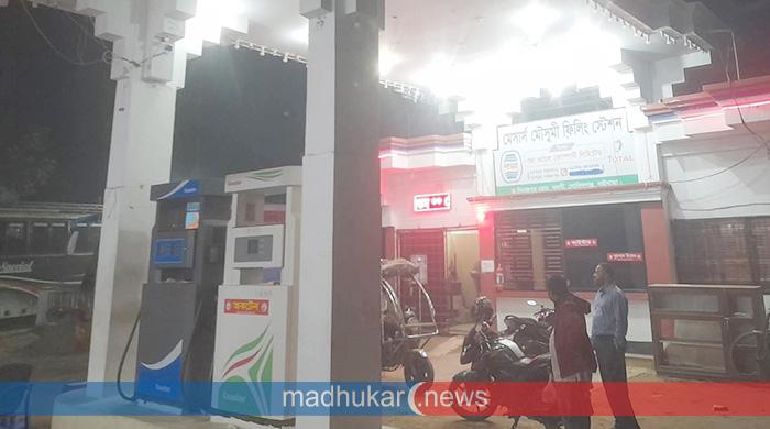 কালোবাজারে তেল বিক্রির অপরাধে পাম্পের ম্যানেজারকে কারাদণ্ড
