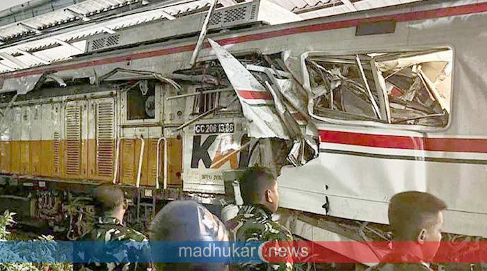 ইন্দোনেশিয়ায় দুই ট্রেনের ভয়াবহ সংঘর্ষ: ৪ জনের প্রাণহানি, আহত বহু