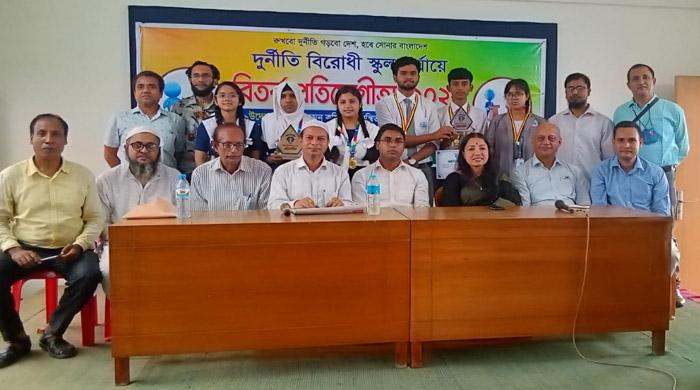 গাইবান্ধায় স্কুল পর্যায়ে দুর্নীতি বিরোধী বিতর্ক প্রতিযোগিতা