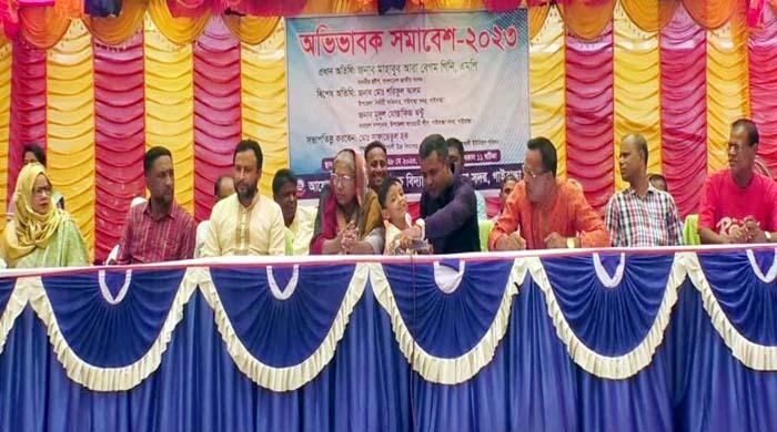 গাইবান্ধায় অভিভাবক সমাবেশে- হুইপ গিনি