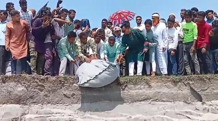 ফুলছড়িতে যমুনা নদীর ভাঙ্গন প্রতিরোধে জিও ব্যাগ ডাম্পিং কাজের উদ্বোধন ফুলছড়িতে যমুনা নদীর ভাঙ্গন প্রতিরোধে জিও ব্যাগ ডাম্পিং কাজের উদ্বোধন
