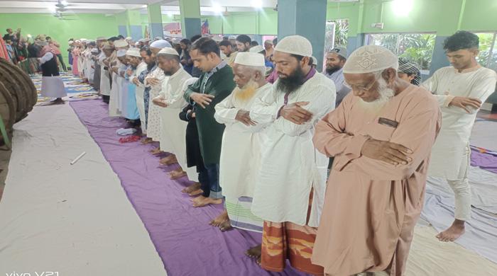 সৌদির সাথে মিল রেখে দিনাজপুরের চল্লিশটি গ্রামে ঈদের নামাজ আদায়