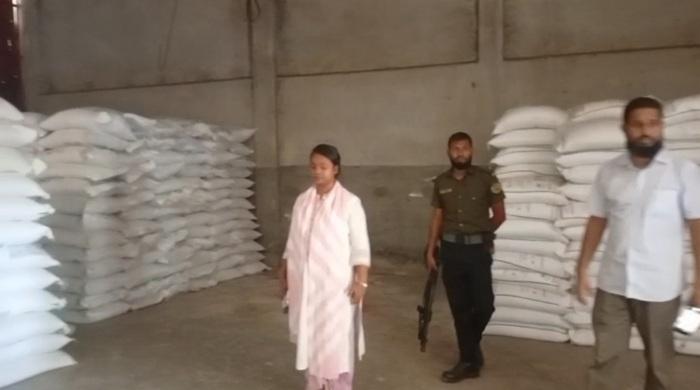 দুই দফা অভিযানে ২ হাজার ৩৪০ বস্তা সার জব্দ