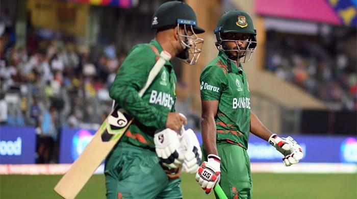 নেদারল্যান্ডসের দেয়া ২৩০ রানের টার্গেটে ব্যাটিংয়ে বাংলাদেশ