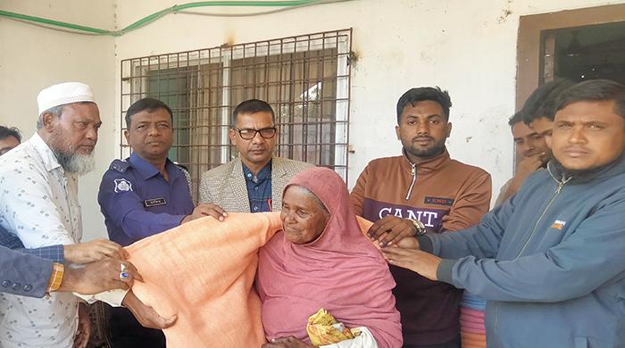সুন্দরগঞ্জ সোসাইটির শীতবস্ত্র বিতরণ