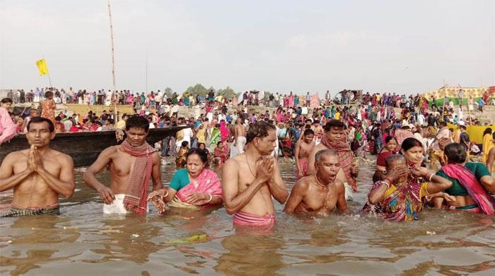 চিলমারীতে শেষ হলো অষ্টমীর স্নান 