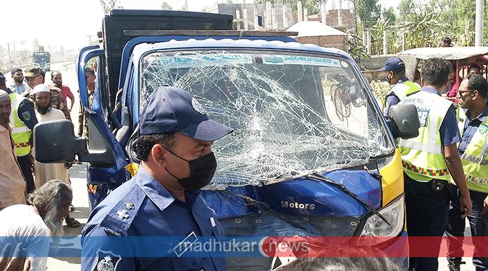 ধাপেরহাটে ট্রাক্টর-পিকআপ সংঘর্ষে নিহত ১, আহত ৫