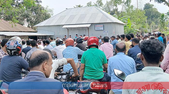সাঘাটায় নিবন্ধনহীন পাম্পে অভিযান: ১২০০ লিটার পেট্রোল জব্দ, জরিমানা ৩০ হাজার