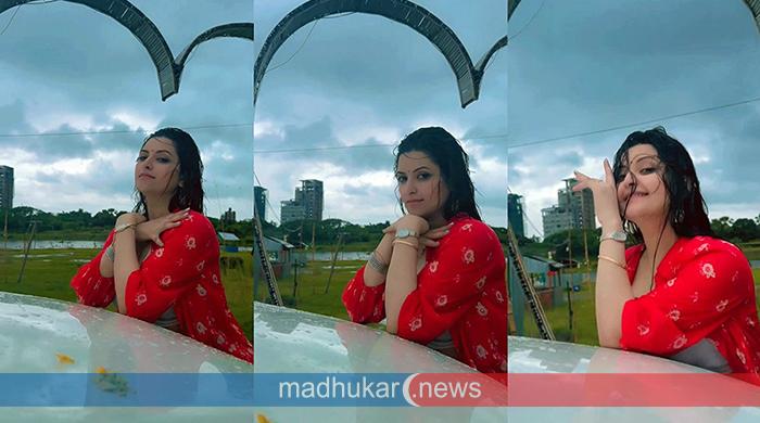 বৃষ্টির আনন্দে নিজেকে উজাড় করে দিলেন পরীমণি