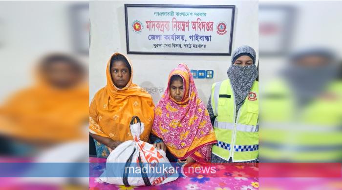 সাদুল্লাপুরে যাত্রীবাহী বাস থেকে গাঁজাসহ দুই নারী গ্রেপ্তার