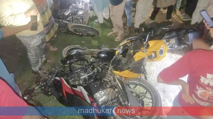 বগুড়ায় মোটরসাইকেলের ত্রিমুখী সংঘর্ষে প্রাণ গেল দুই শিক্ষার্থীর
