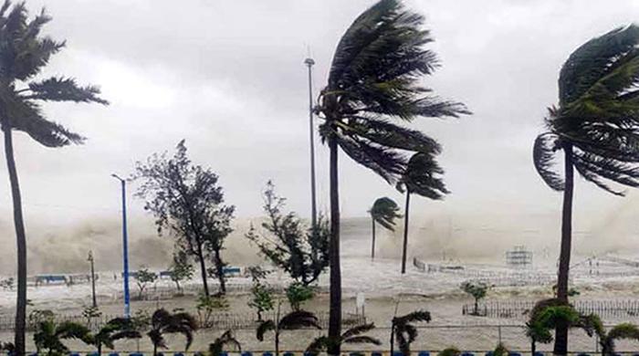সন্ধ্যার মধ্যে ১২ জেলায় ঝড়ের শঙ্কা, নদীবন্দরে সতর্কবার্তা