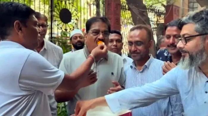 বাংলাদেশিদের জন্য পর্যটন ভিসা চালু, কলকাতায় ব্যবসায়ীদের মিষ্টিমুখ
