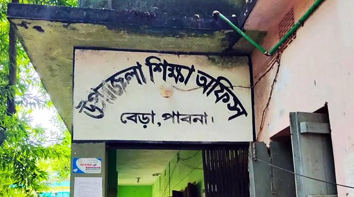 পাবনার ৫০টি প্রাথমিক বিদ্যালয়ের সব শিক্ষককে শোকজ