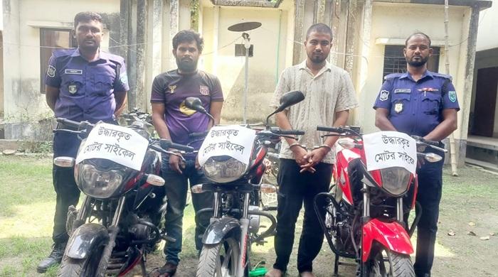 সৈয়দপুরে ৩টি চোরাই মোটর সাইকেলসহ ২ জন গ্রেপ্তার সৈয়দপুরে ৩টি চোরাই মোটর সাইকেলসহ ২ জন গ্রেপ্তার