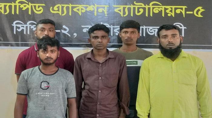 নাটোরে সাড়ে ২৬ কেজি গাঁজাসহ আটক-৫