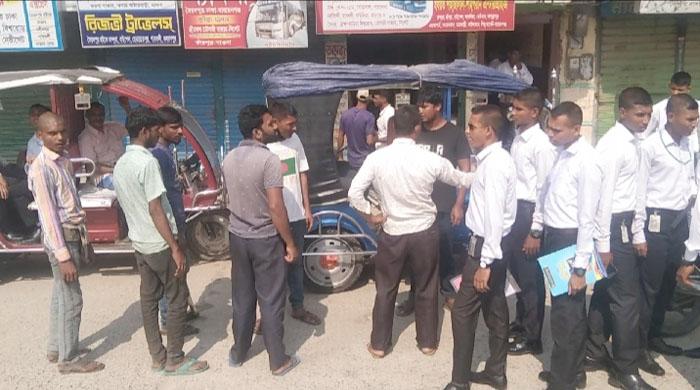 বাস বন্ধে সিএনজি-অটো রিক্সার অতিরিক্ত ভাড়ায় দূর্ভোগে যাত্রীরা 