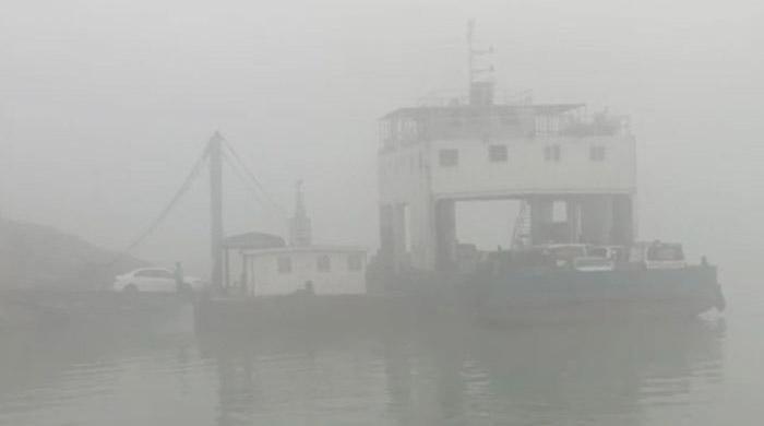 ঘন কুয়াশায় দুই নৌরুটে ফেরি চলাচল বন্ধ