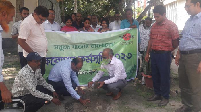 গাইবান্ধায় প্রকৃতি ও জীবন ক্লাবের বৃক্ষ রোপন কর্মসূচি পালন