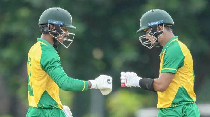 শেষ ওভারের নাটকে হেরে সেমিফাইনাল থেকে বিদায় নিল বাংলাদেশ