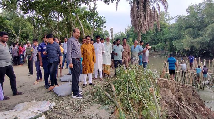 নওগাঁয় বন্যায় আমনের ব্যাপক ক্ষতি নওগাঁয় বন্যায় আমনের ব্যাপক ক্ষতি