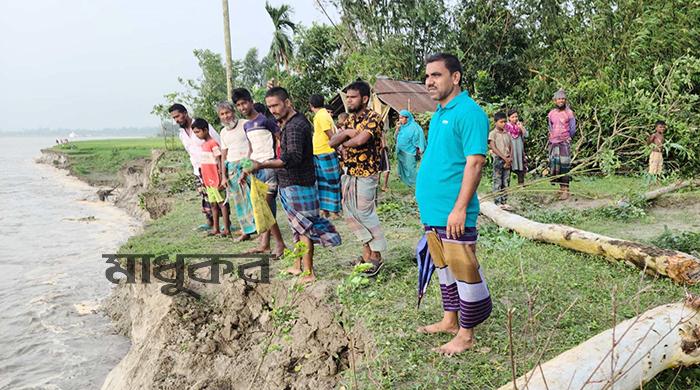 সুন্দরগঞ্জে তিস্তার পানি বেড়ে ভাঙন, বিলীন হচ্ছে বাড়ি-জমি
