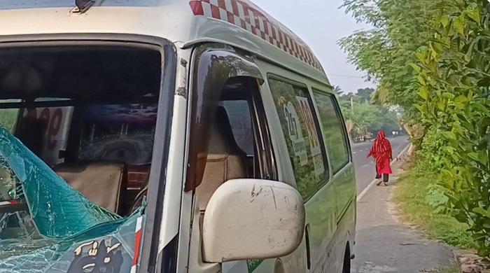 অ্যাম্বুলেন্সের ধাক্কায় পথচারী নিহত​