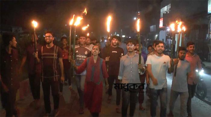 গাইবান্ধায় বৈষম্যবিরোধী ছাত্র আন্দোলনের মশাল মিছিল