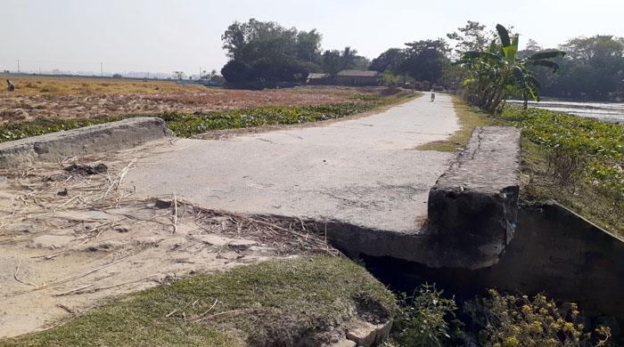 রাণীনগরে গ্রামীণ রাস্তার কালভার্ট ভেঙ্গে চলাচলে দূর্ভোগ