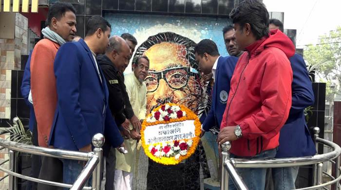 বঙ্গবন্ধুর প্রতিকৃতি ও মরহুম আব্দুল জলিলের কবরে শ্রদ্ধাঞ্জলী অর্পন