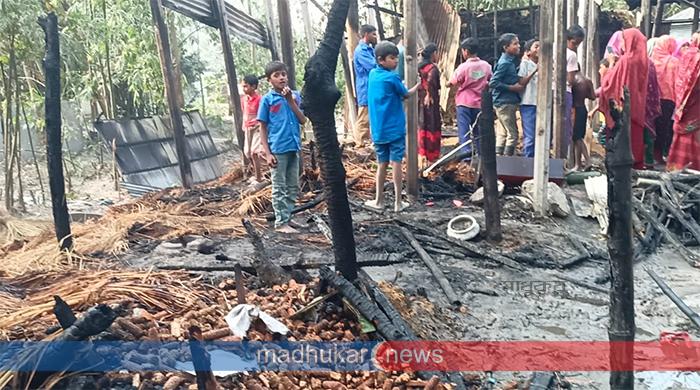সুন্দরগঞ্জে অগ্নিকাণ্ডে ৩ ঘর ভস্মীভূত