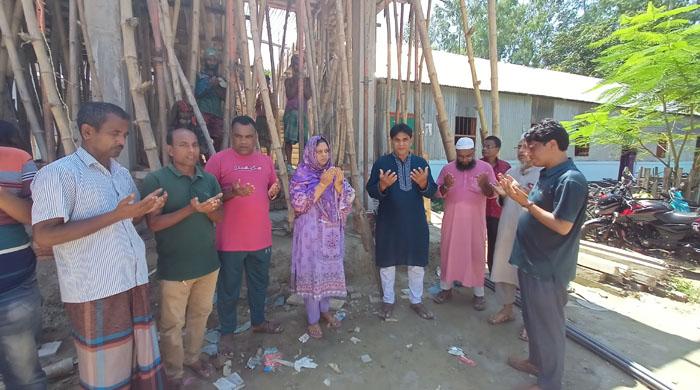 ফুলছড়ির শাপলা কিন্ডারগার্টেনের ছাদ ঢালাই কাজের উদ্বোধন ফুলছড়ির শাপলা কিন্ডারগার্টেনের ছাদ ঢালাই কাজের উদ্বোধন
