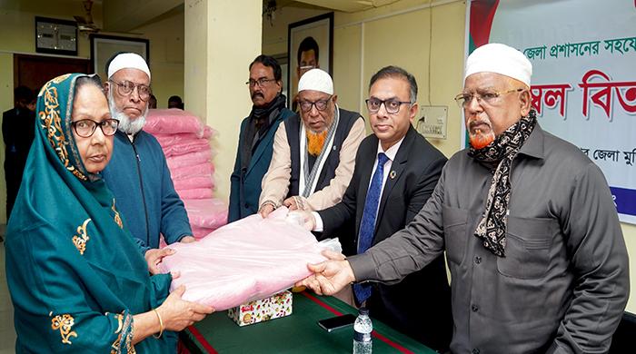 রংপুরে জেলাপ্রশাসনের সহযোগিতায় মুক্তিযোদ্ধাগণের মাঝে কম্বল বিতরণ